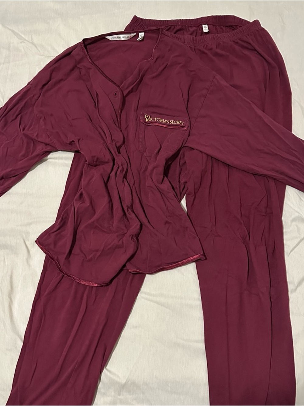 !SOLD!
CLOSET SALE 🛍️
Victoria's Secret Wine Button-Up Pocket Top